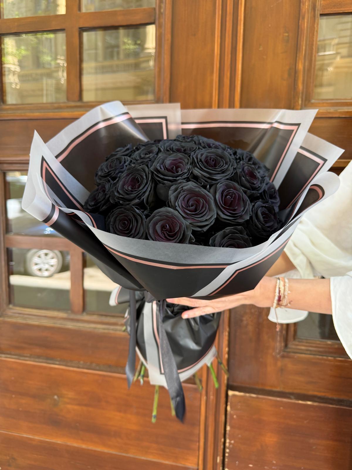 Black Roses 25